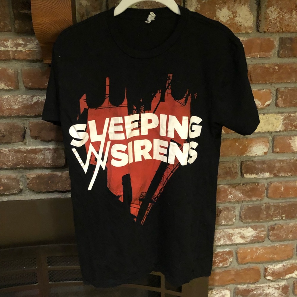 Medium band tee sleeping with sirens black and red and white